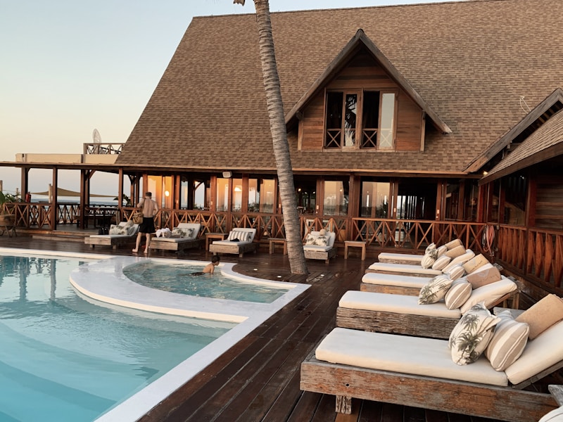 Hotel & Resorts